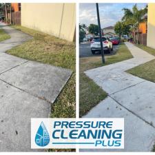 HOA sidewalk cleaning in Miami, FL 4
